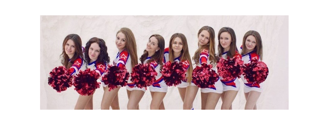 черлидерши с помпонами